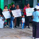 SE MANIFIESTAN PADRES DE FAMILIA EN XOXOCOTLA