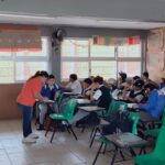 ALUMNOS, TOMAN CLASES CON CASCOS PROTECTORES