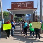 Se manifiestan padres en Jardín de Niños