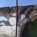 ALERTAN EN ZACATEPEC POR DERRIBE DE PARTE DE ACUEDUCTO HISTÓRICO